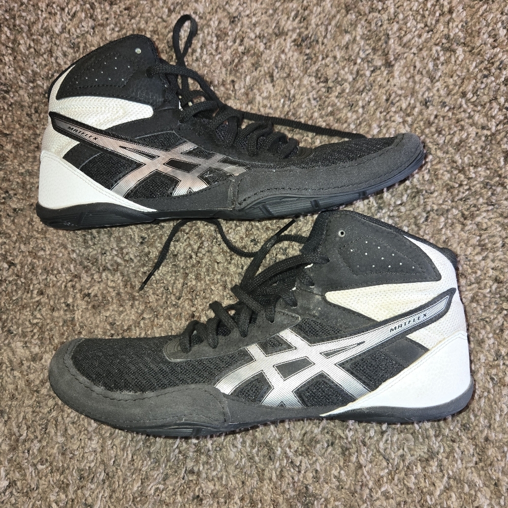 ASICS Black and White Wrestling Shoes